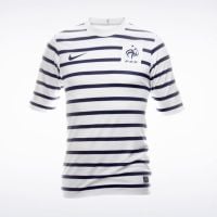 Lizarazu compare le nouveau maillot des Bleus "à la tenue de Passe-Partout dans Fort Boyard"