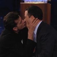 Survolté, Charlie Sheen s'invite sur le plateau de Jimmy Kimmel