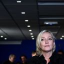 Marine Le Pen sur tous les fronts. Après la poussée du FN aux élections cantonales, elle s'invite dans tous les grands médias. Ce matin sur RTL, ce soir sur Canal +. 