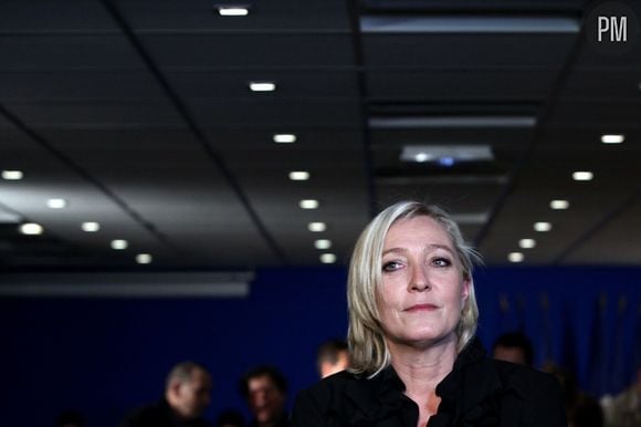 Marine Le Pen sur tous les fronts. Après la poussée du FN aux élections cantonales, elle s'invite dans tous les grands médias. Ce matin sur RTL, ce soir sur Canal +. 