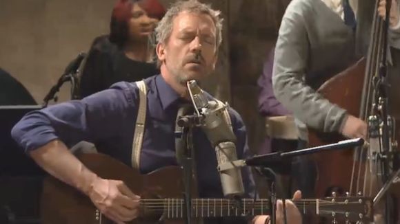 Quand Dr House se met à la guitare