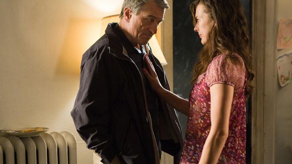 Bande-annonce : Milla Jovovich séduit Robert de Niro dans "Stone"