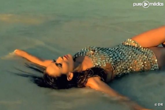 Jennifer Lopez dans le clip de "I'm Into You"