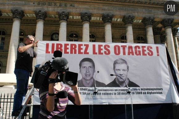 Une manifestation de soutien à Stéphane Taponier et Hervé Guesquière, à Paris, en septembre 2010