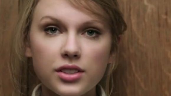Clip : Taylor Swift à la bibliothèque pour "The Story of Us"