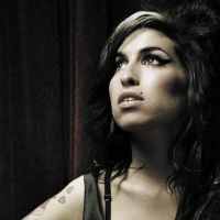 Charts UK : Amy Winehouse détrône Adele