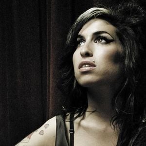 Amy Winehouse sur la pochette du single "Back to Black" 