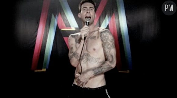 Adam Levine dans le clip "Moves Like Jagger" de son groupe Maroon 5