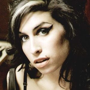 Amy Winehouse sur la pochette du single "Tears Dry on Their Own"