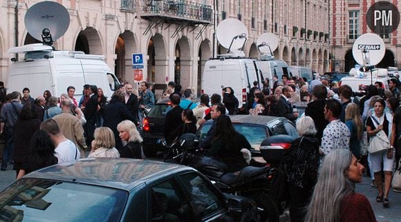 Cohue de journalistes devant le domicile parisien de Dominique Strauss-Kahn et Anne Sinclair.