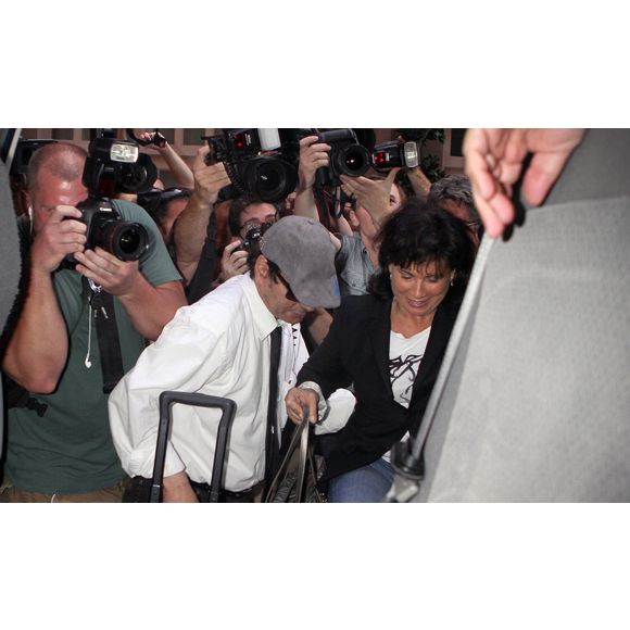 Cohue de journalistes devant le domicile parisien de Dominique Strauss-Kahn et Anne Sinclair.