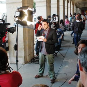 Cohue de journalistes devant le domicile parisien de Dominique Strauss-Kahn et Anne Sinclair.