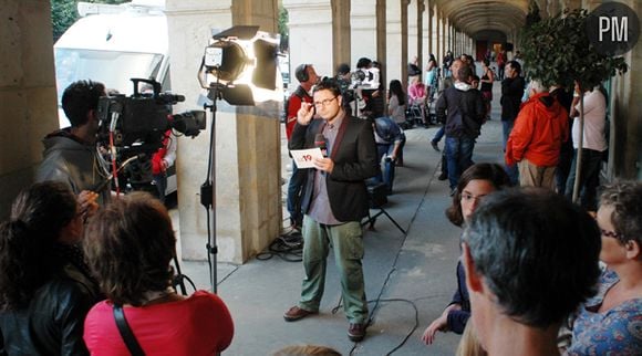 Cohue de journalistes devant le domicile parisien de Dominique Strauss-Kahn et Anne Sinclair.