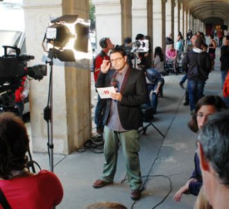 Cohue de journalistes devant le domicile parisien de...