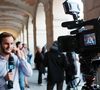 Cohue de journalistes devant le domicile parisien de Dominique Strauss-Kahn et Anne Sinclair.