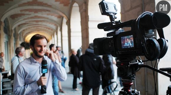 Cohue de journalistes devant le domicile parisien de Dominique Strauss-Kahn et Anne Sinclair.