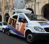 Cohue de journalistes devant le domicile parisien de Dominique Strauss-Kahn et Anne Sinclair.