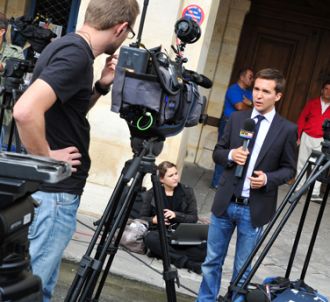 Cohue de journalistes devant le domicile parisien de...