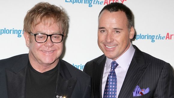 Elton John va produire un film sur... Elton John