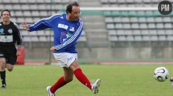 François Hollande joue au football, en 2008