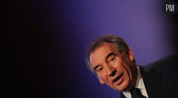 François Bayrou présente sa candidature pour 2012, le 7 décembre 2011 à Paris.