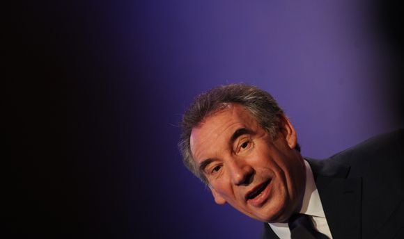 François Bayrou présente sa candidature pour 2012, le 7 décembre 2011 à Paris.