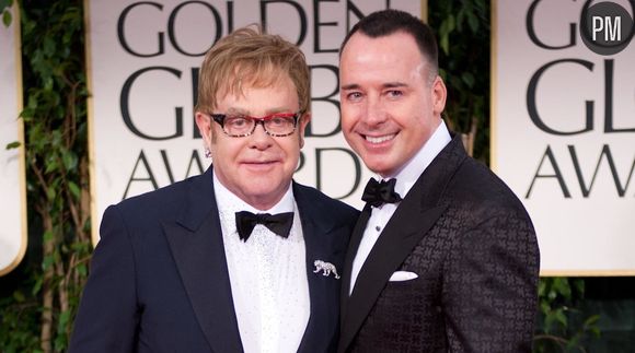 Elton John et David Furnish sur le tapis rouge des Golden Globes 2012