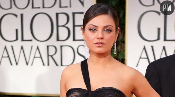 Mila Kunis sur le tapis rouge des Golden Globes 2012