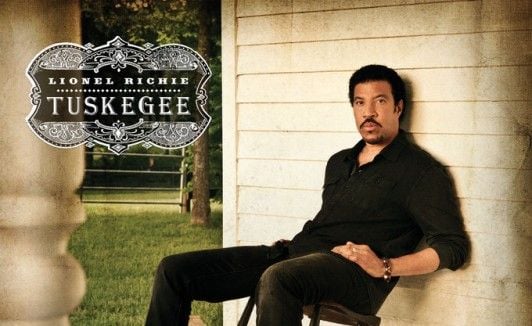 Charts US : Lionel Richie décroche son premier numéro un depuis 26 ans