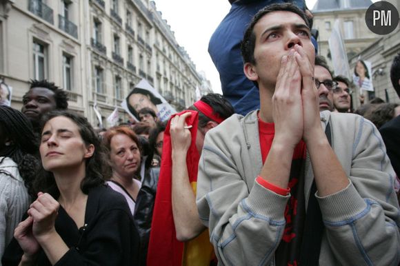 L'attente des résultats au siège du PS, le 6 mai 2007.