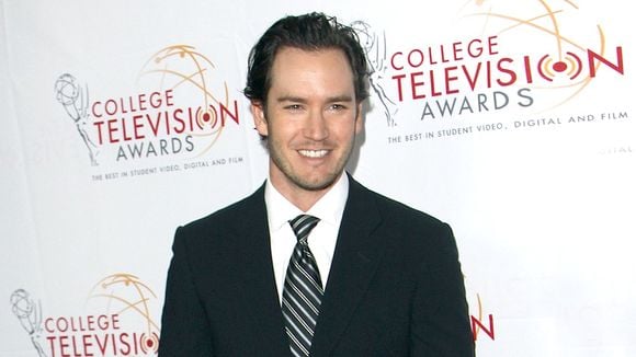 Mark-Paul Gosselaar critique "Sauvés par le gong"... puis se rétracte