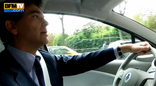 Zapping : Arnaud Montebourg, super VRP de la Renault Zoe, dans laquelle il embarque un journaliste de BFMTV