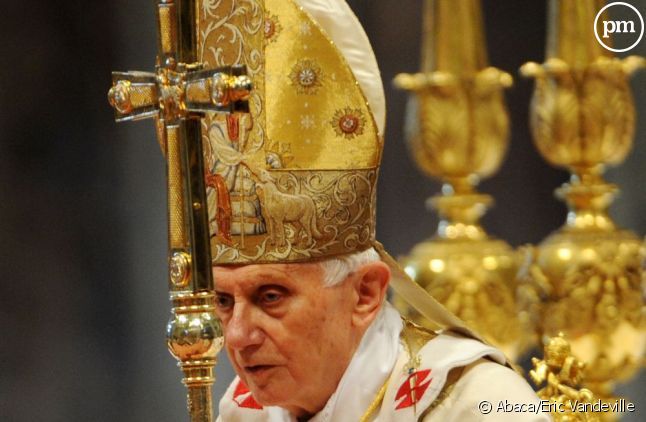 Benoît XVI est sur Twitter à l'adresse "@pontifex". Et non pas "@pontiflex"...