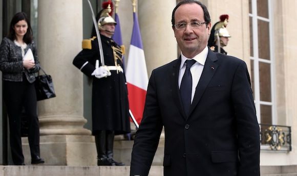 Selon un sondage, François Hollande serait moins bien traité par les médias que Nicolas Sarkozy