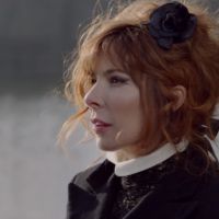 Clip : Mylène Farmer murmure à l'oreille d'un cheval dans "Je te dis tout"