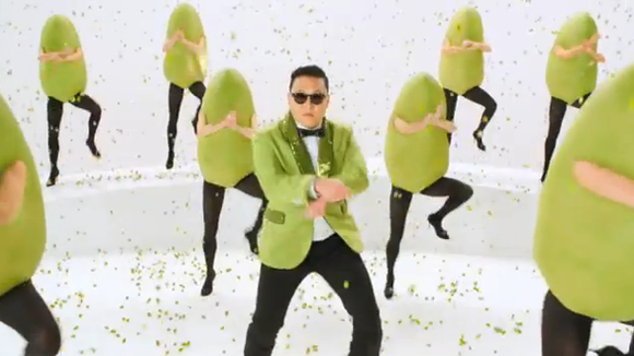 Psy dans une publicité pour Wonderful Pistachios, diffusée lors du Super Bowl.