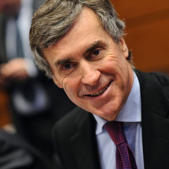 Jérôme Cahuzac, ministre du budget, demande à Mediapart de reconnaître son erreur.