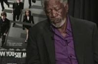 Morgan Freeman s'assoupit en pleine interview