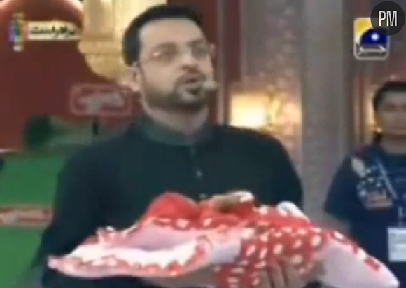 Aamir Liaquat Hussain a déjà offert deux enfants lors de son émission "Amaan Ramazan"