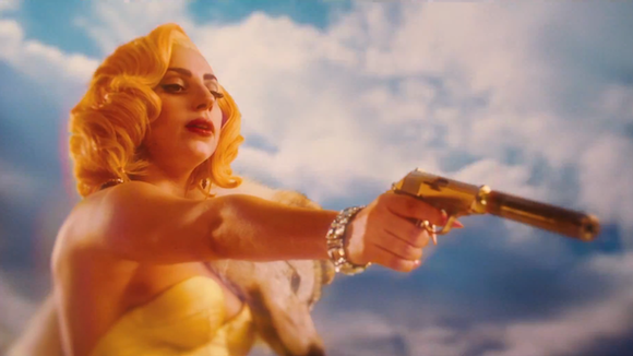 Lady Gaga dévoile "Aura" pour "Machete Kills"