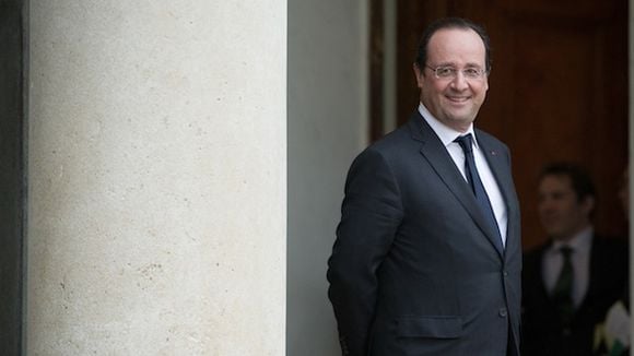 Paparazzade avec Julie Gayet : François Hollande "examine des suites judiciaires"