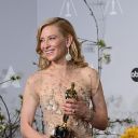 Cate Blanchett radieuse après son prix de la meilleure actrice.