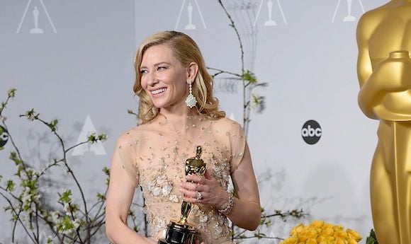 Cate Blanchett radieuse après son prix de la meilleure actrice.