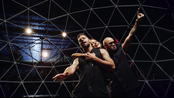 Clip : Ricky Martin et Jennifer Lopez s'unissent dans "Adrenalina"