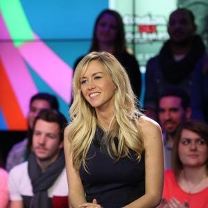 Enora Malagré, dans "Derrière le poste" sur D8.