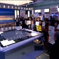 Le plateau du 20 Heures de David Pujadas envahi par des intermittents, interruption du journal