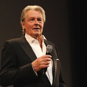 Alain Delon hospitalisé