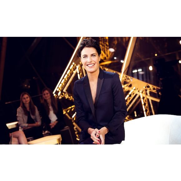 Alessandra Sublet a présenté le premier numéro de "Un soir à la Tour Eiffel" sur France 2
