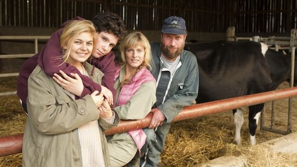 Bande-annonce : Louane ("The Voice") avec François Damiens et Karin Viard dans "La Famille Bélier"