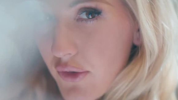 Charts UK : Ellie Goulding détrône (enfin) Bruno Mars et Mark Ronson